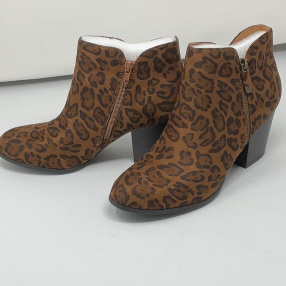 NIB Style & Co women’s Marinaa  brown leopard heeled ankle booties, size 9
